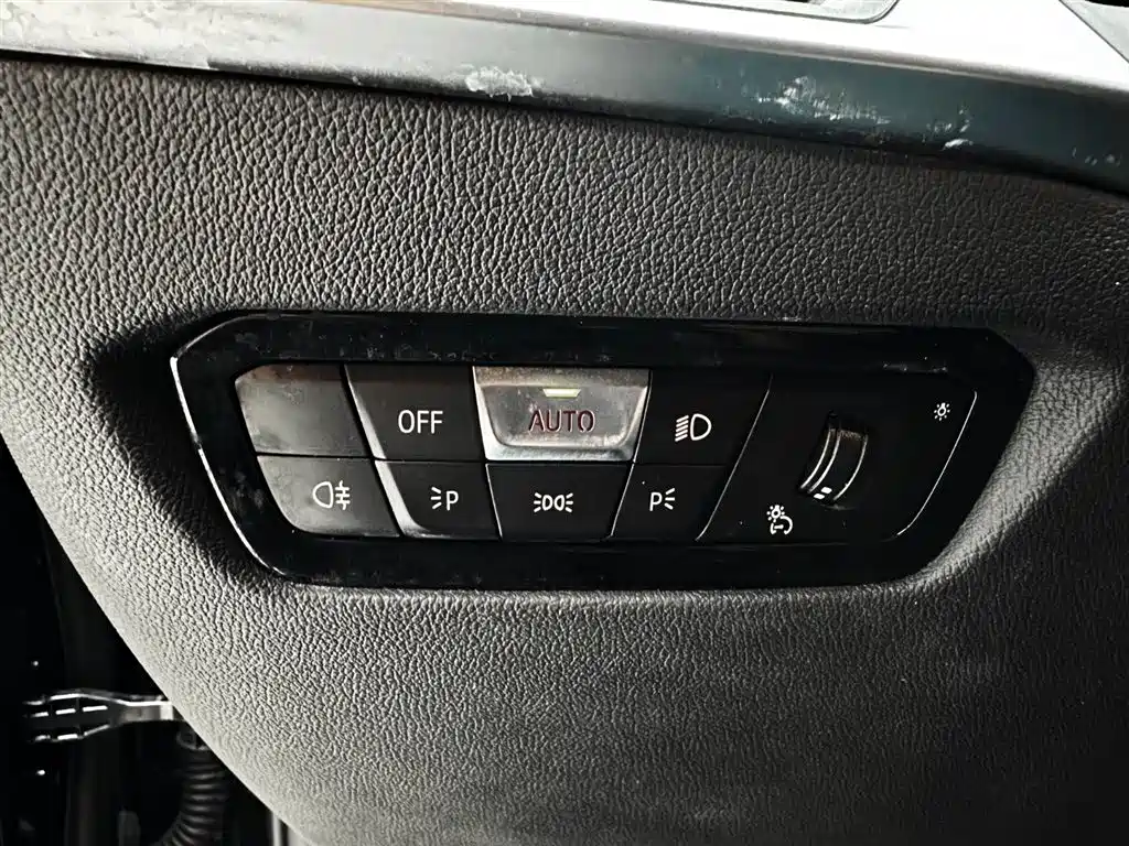 BMW 3 Series 2023 — фото 18