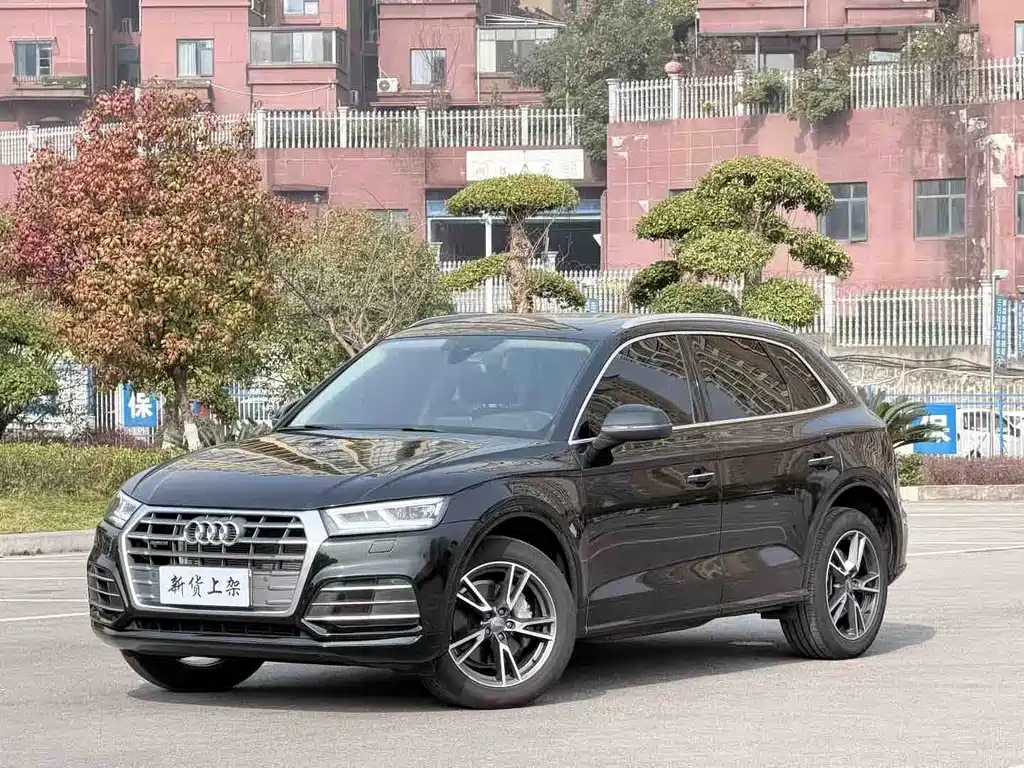 Audi Q5L 2020 — фото 1