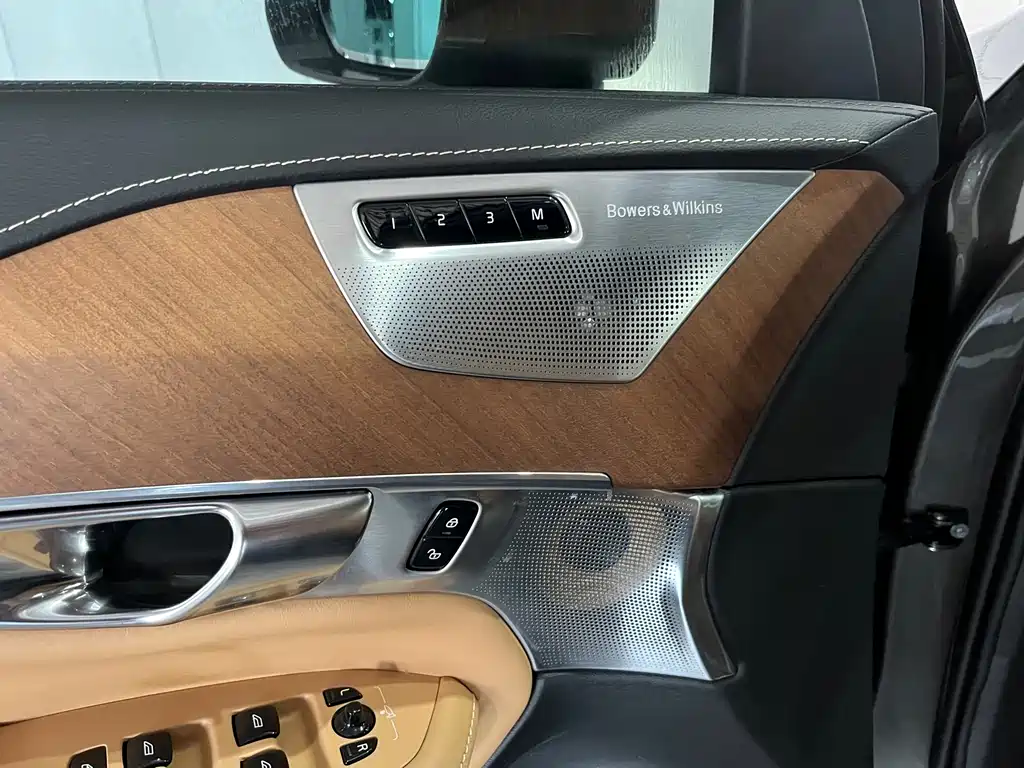 Volvo XC90 2019 — фото 19
