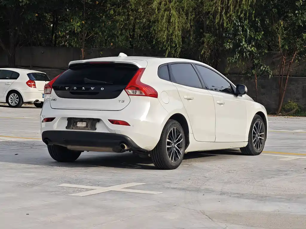 Volvo V40 2018 — фото 9