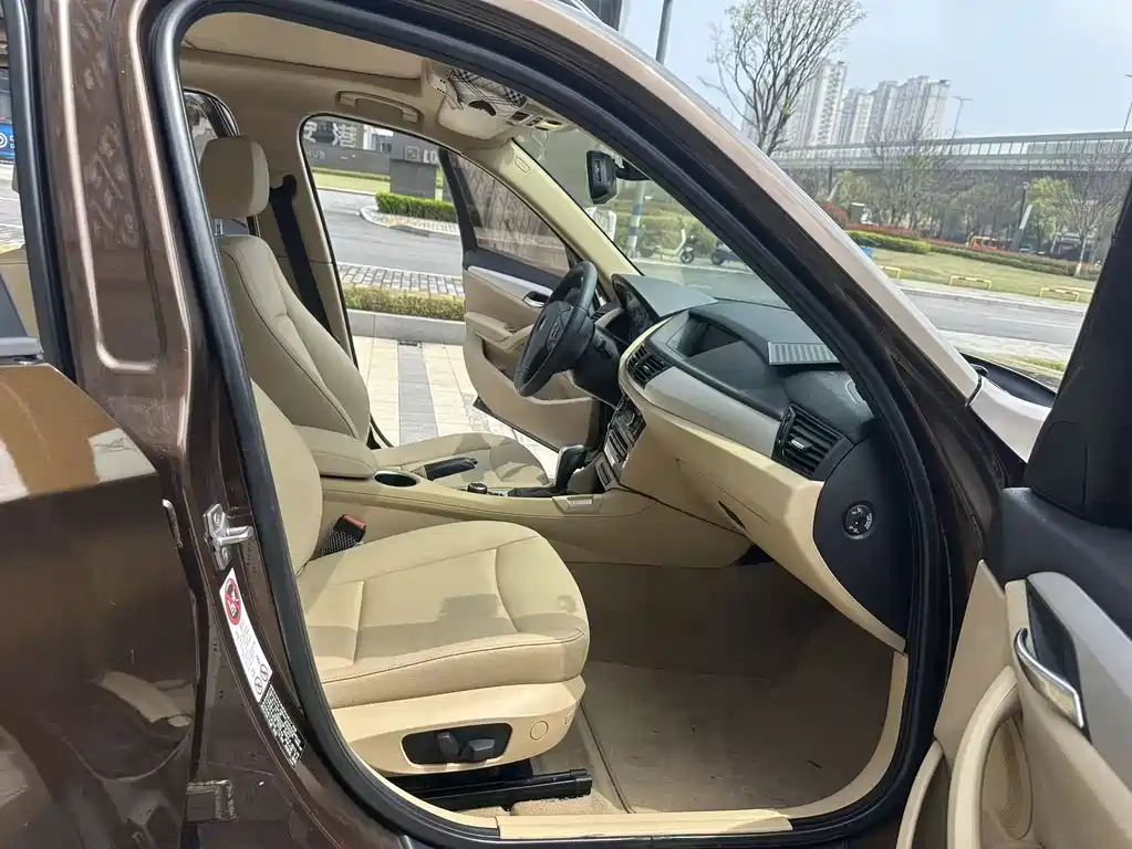 BMW X1 2014 — фото 18