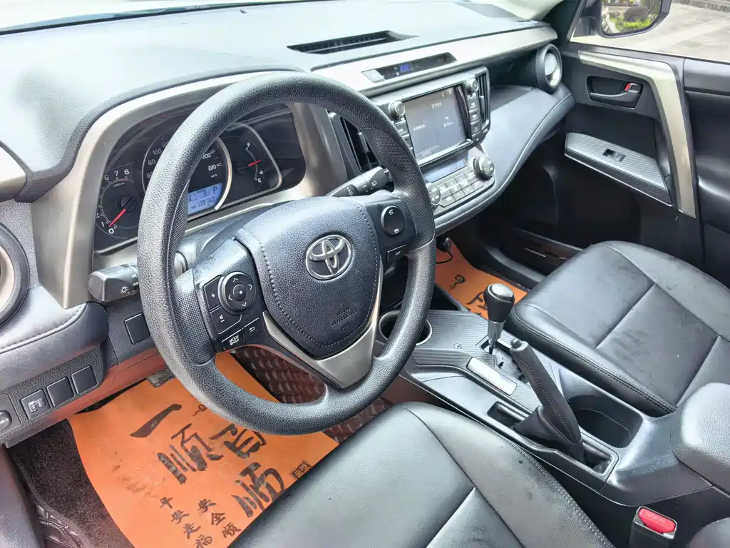 Toyota RAV4 2016 — фото 9