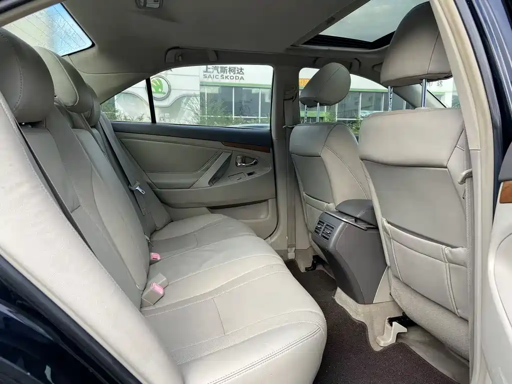 Toyota Camry 2010 — фото 14