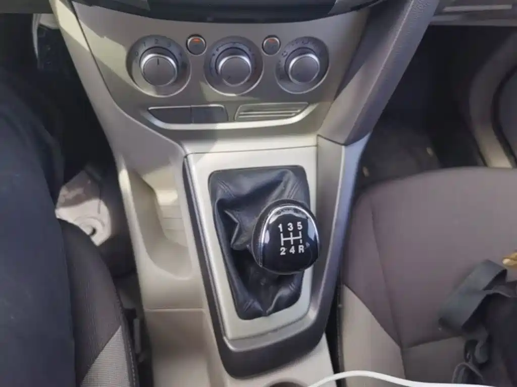 Ford Focus 2015 — фото 14