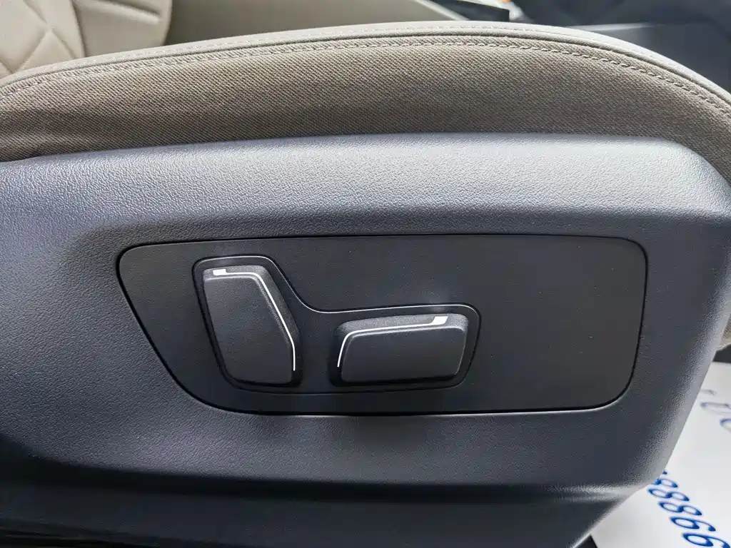 BMW 5 Series 2025 — фото 17