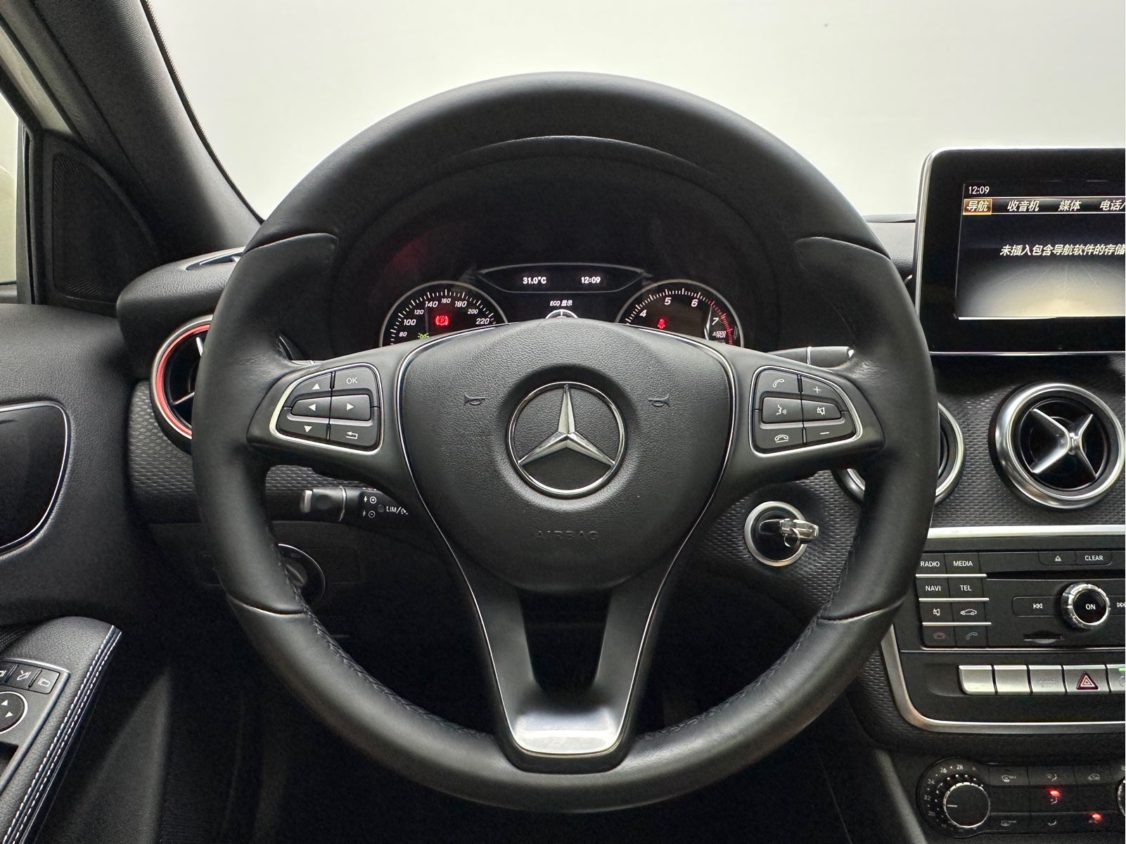 Mercedes-Benz A-Class 2018 — фото 19