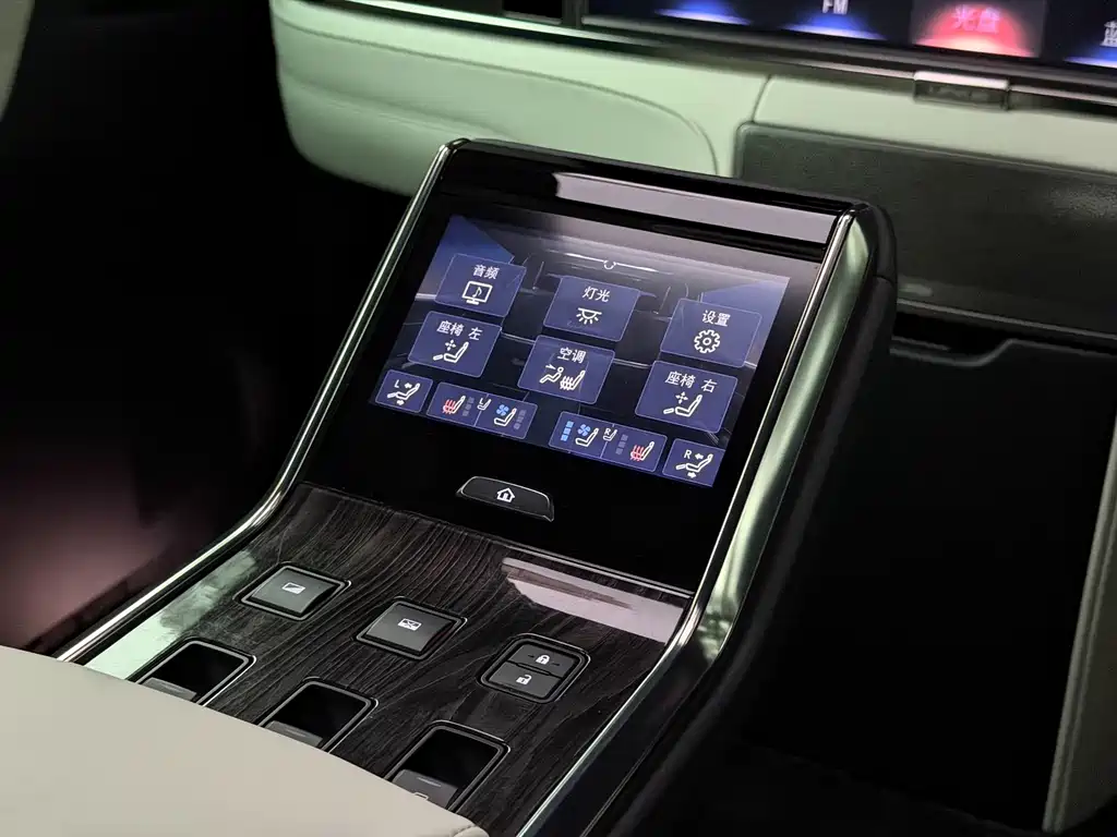 Lexus LM 2022 — фото 19
