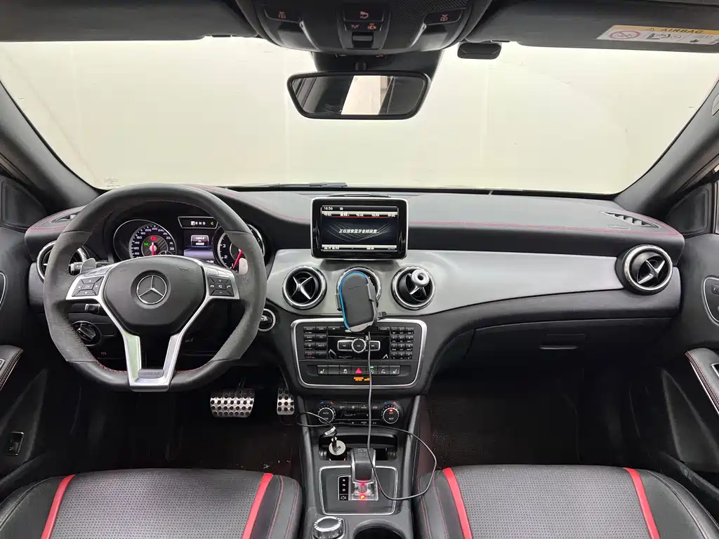 Mercedes-Benz GLA AMG 2015 — фото 12