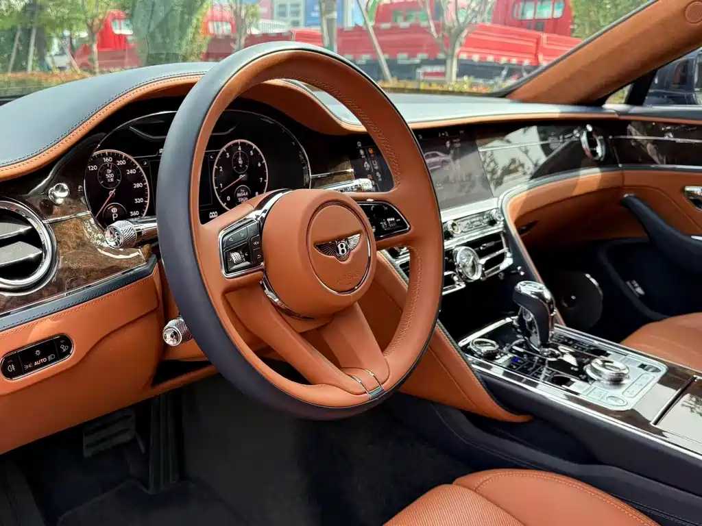 Bentley Flying Spur 2023 — фото 4