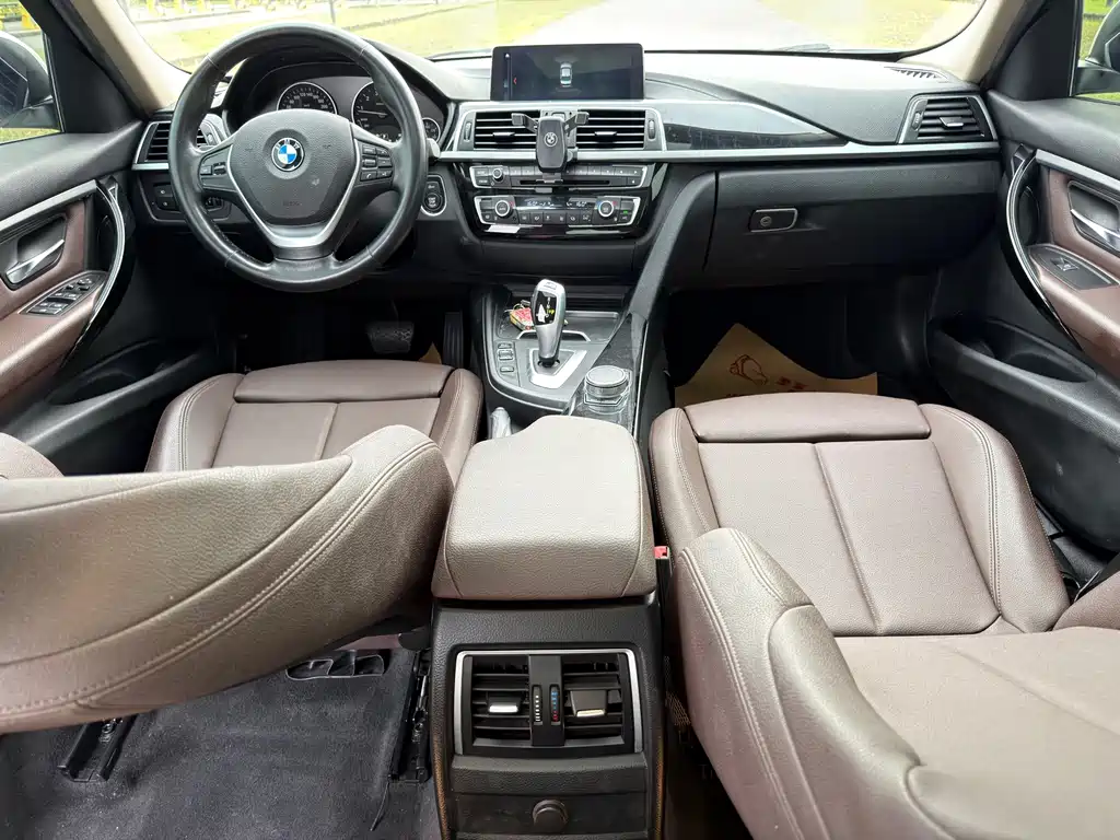 BMW 3 Series 2019 — фото 11