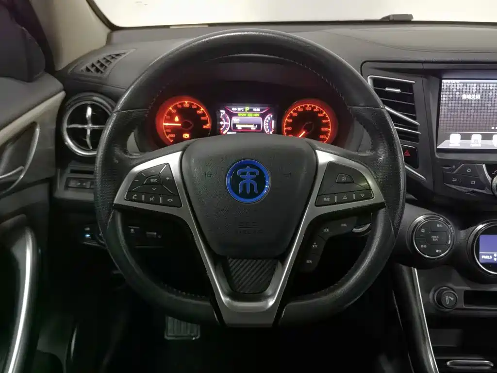 BYD Song New Energy 2017 — фото 11