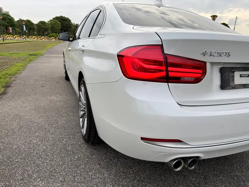 BMW 3 Series 2019 — фото 21