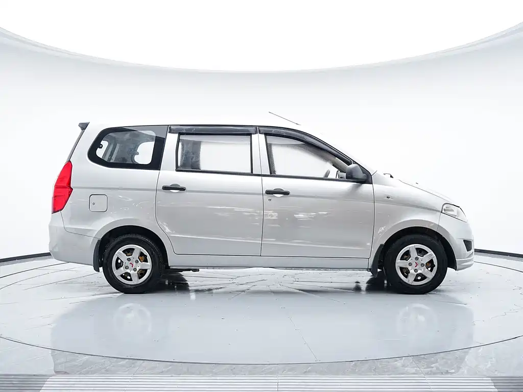 Wuling Hongguang 2015