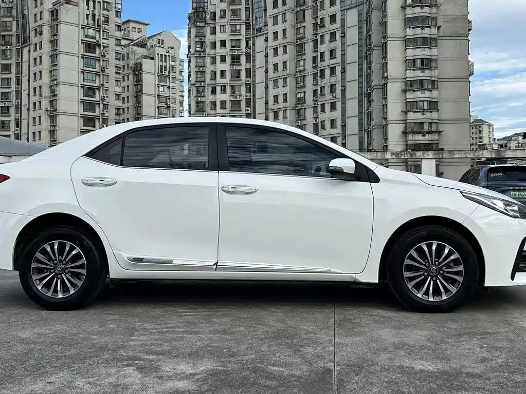 Toyota Corolla 2018 — фото 12