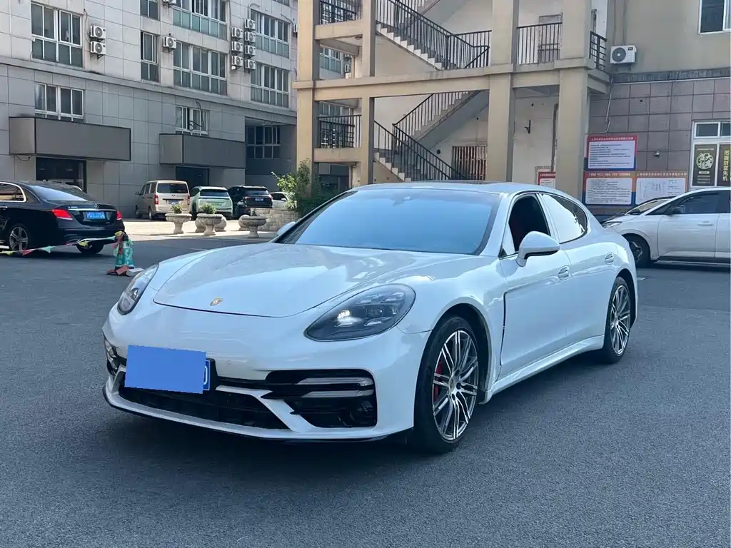 Porsche Panamera 2017 — фото 1
