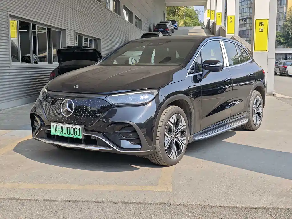 Mercedes-Benz EQE SUV 2025