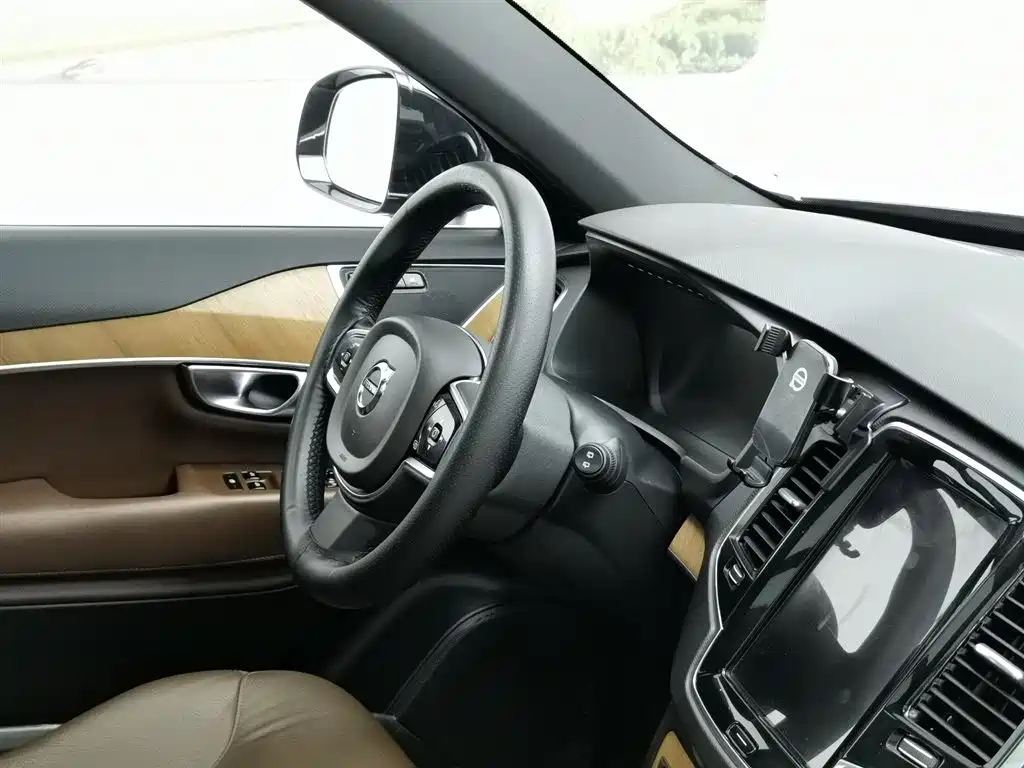 Volvo XC90 2023 — фото 22