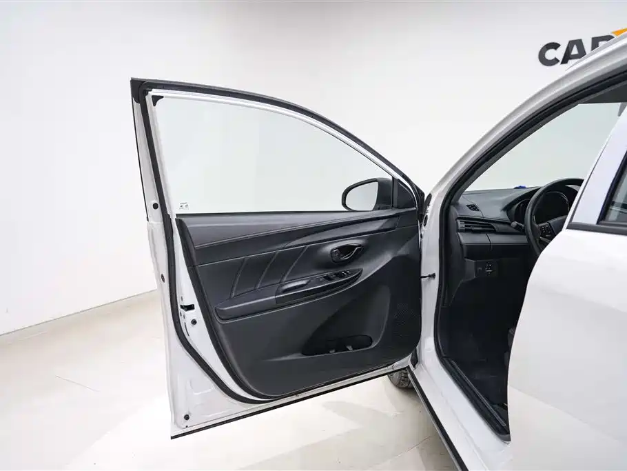 Toyota Yaris L 2022 — фото 19