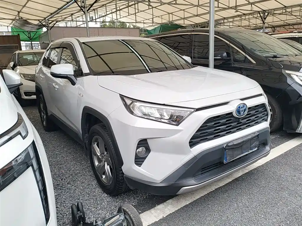 Toyota RAV4 2022 — фото 4