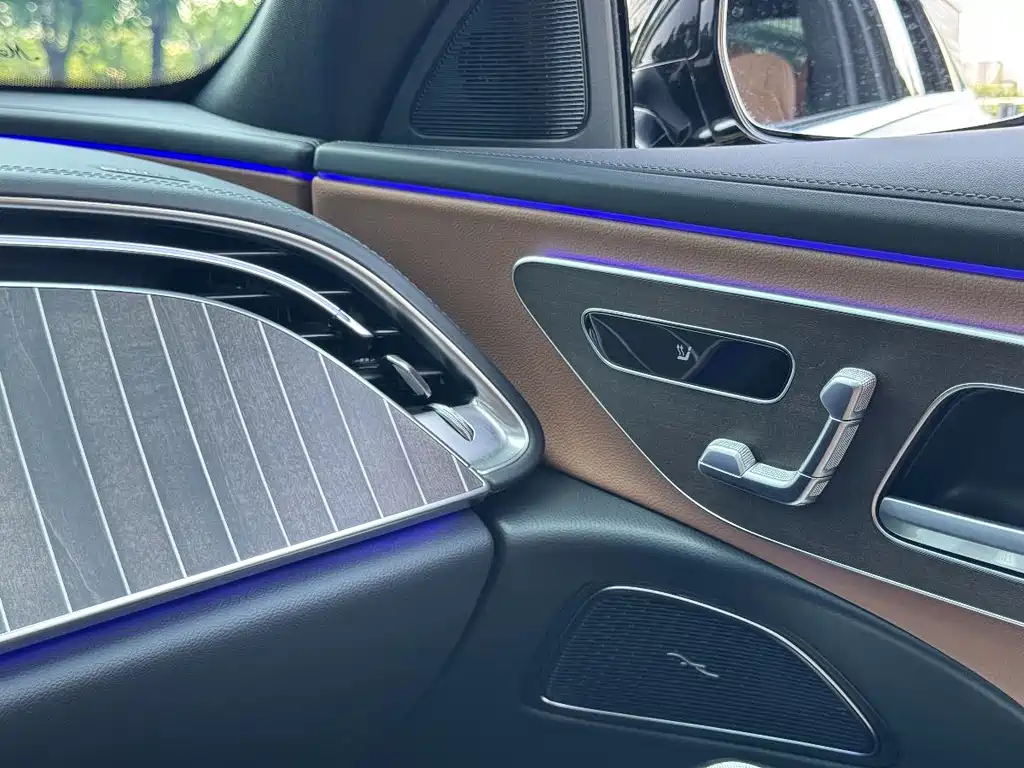 Mercedes-Benz E-Class 2024 — фото 14