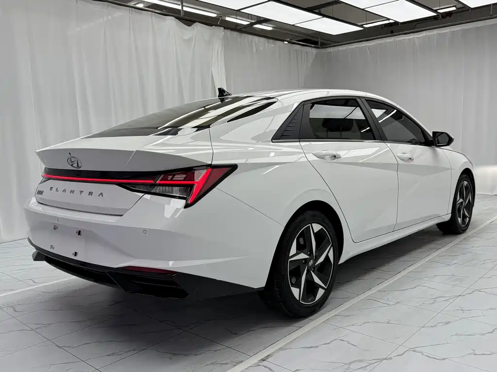 Hyundai Elantra 2022