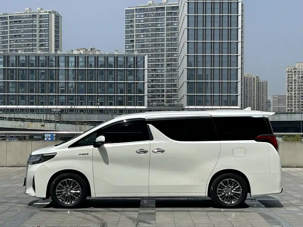 Toyota Alphard 2022 — фото 7