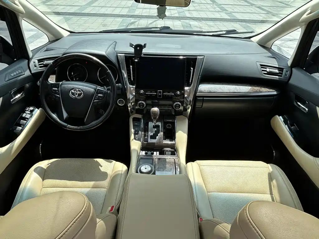 Toyota Alphard 2022 — фото 10