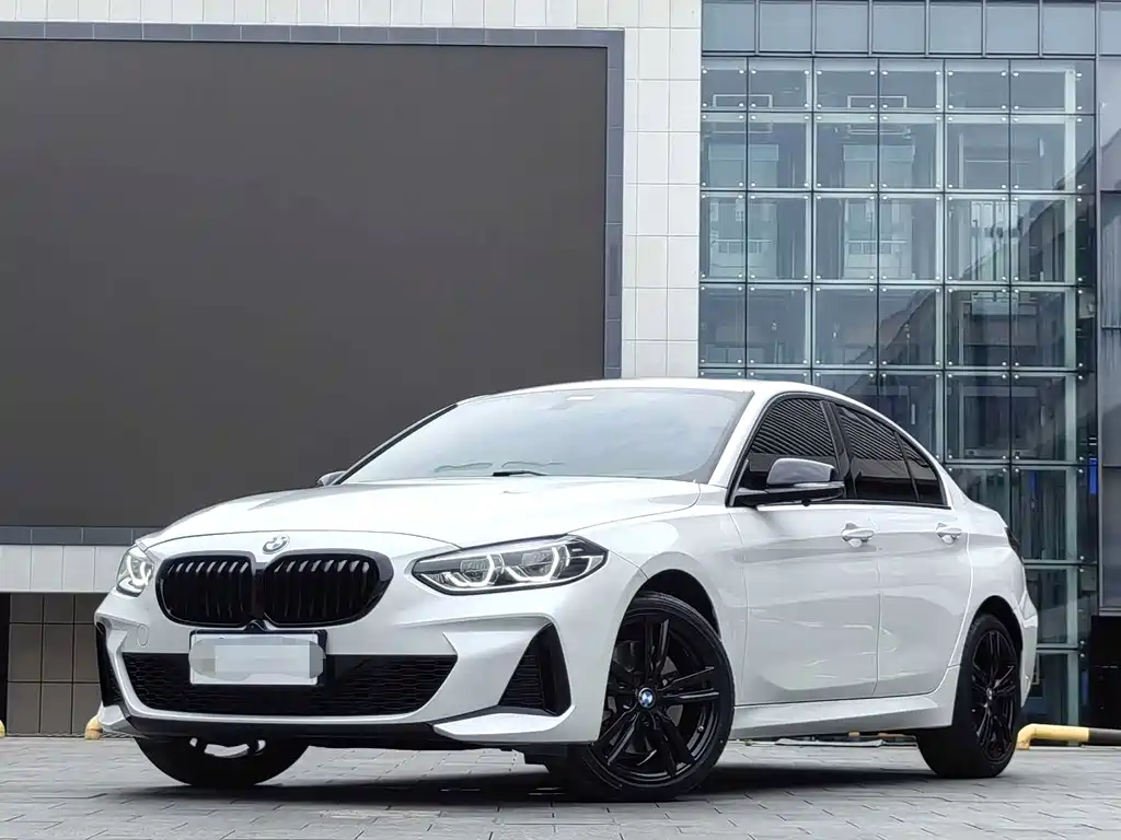 BMW 1 Series 2023 — фото 1