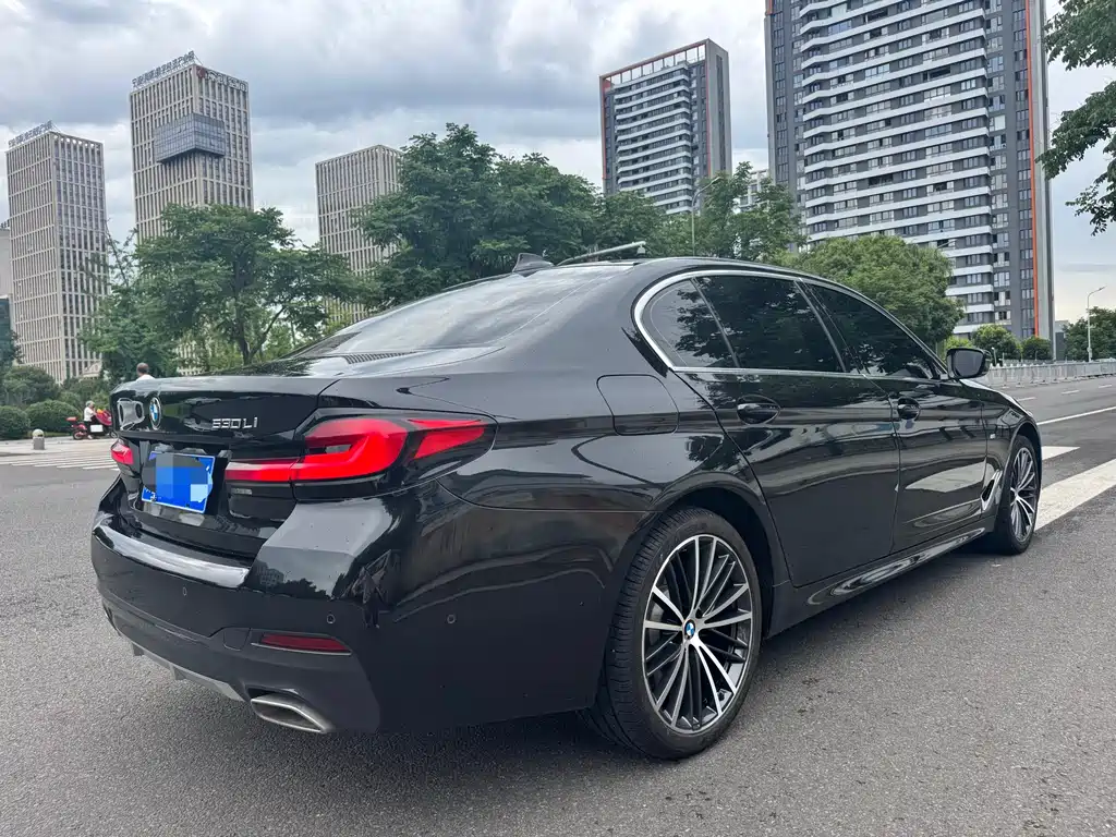 BMW 5 Series 2022 — фото 13