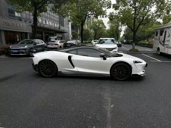 McLaren GT 2023