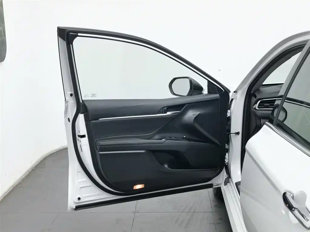 Toyota Camry 2020 — фото 8