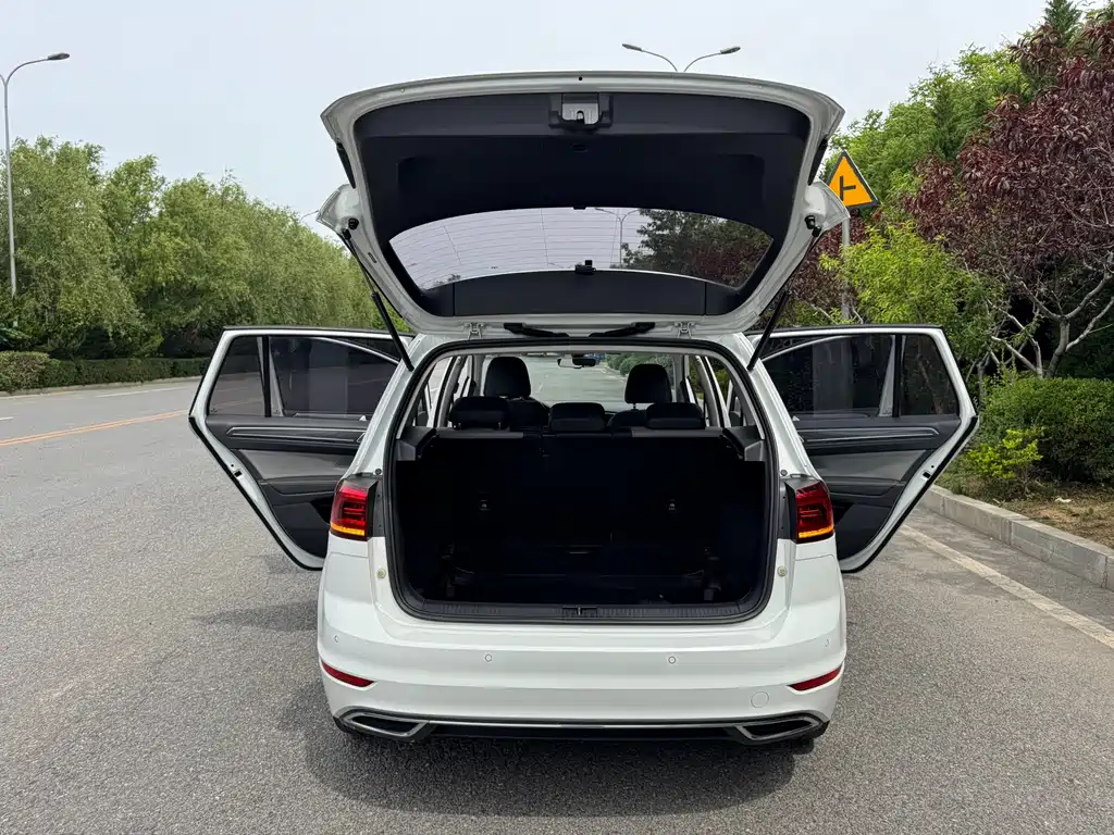 Volkswagen Golf Sportsvan 2019 — фото 26