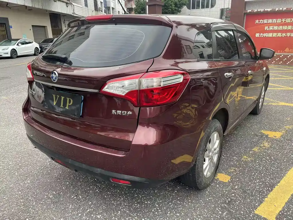 Venucia T70 2015
