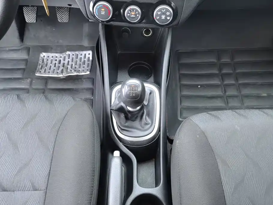 Kia K2 2015 — фото 16