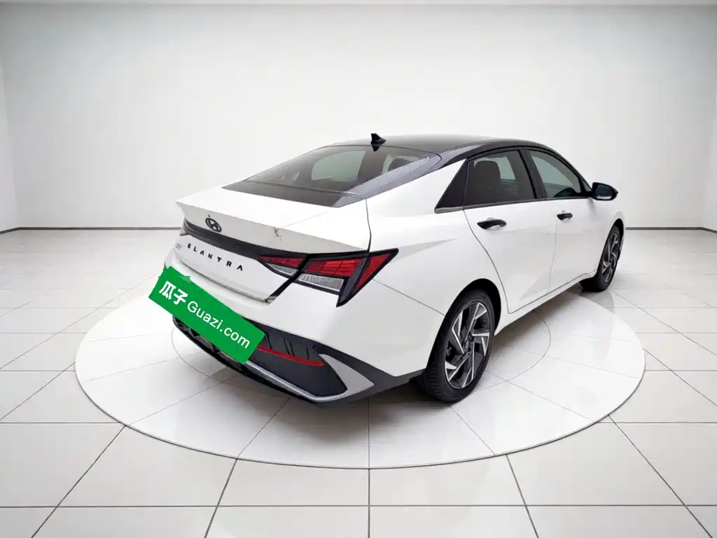 Hyundai Elantra 2024