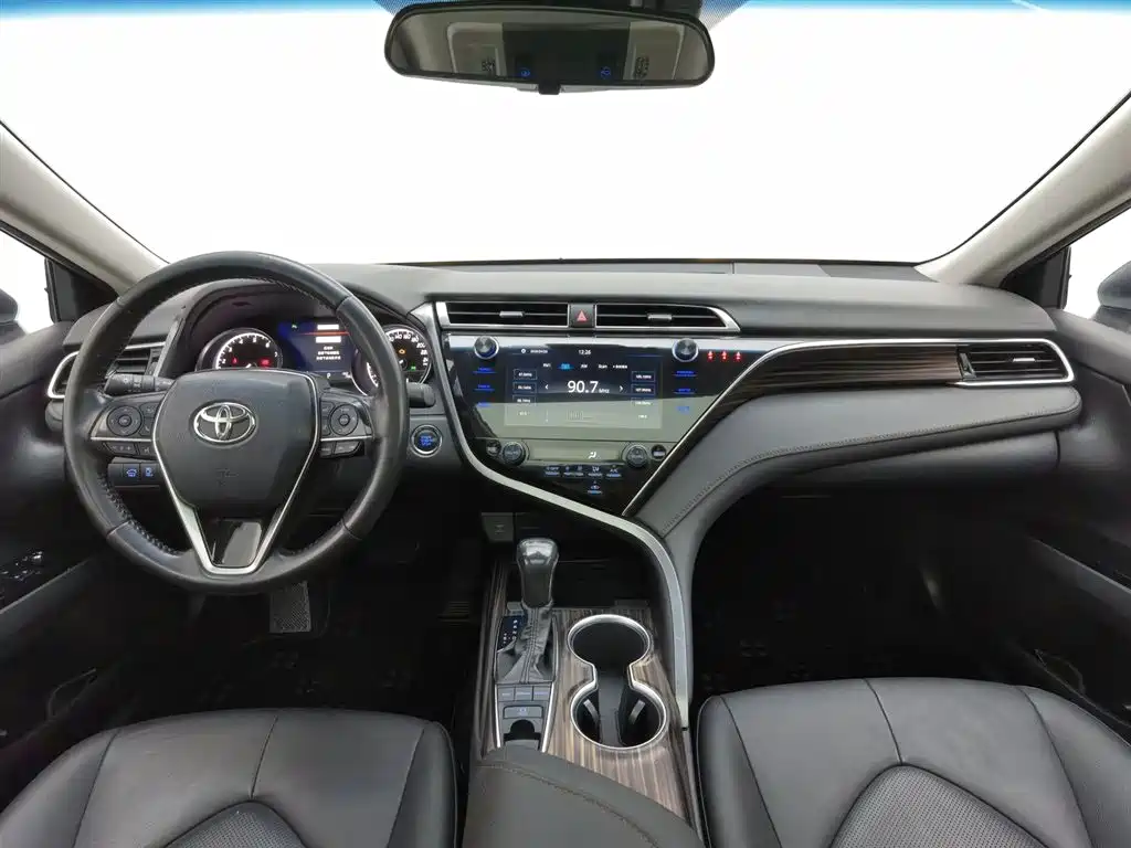 Toyota Camry 2020 — фото 5