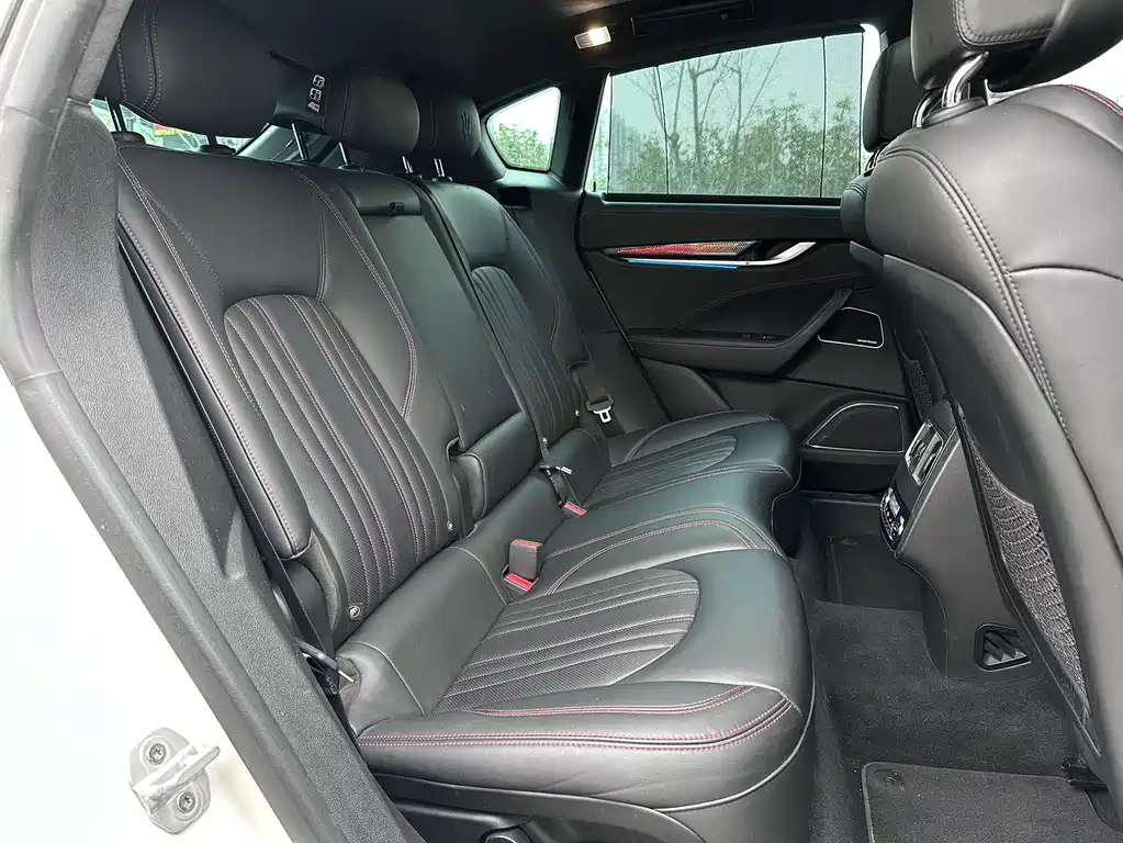 Maserati Levante 2017 — фото 17