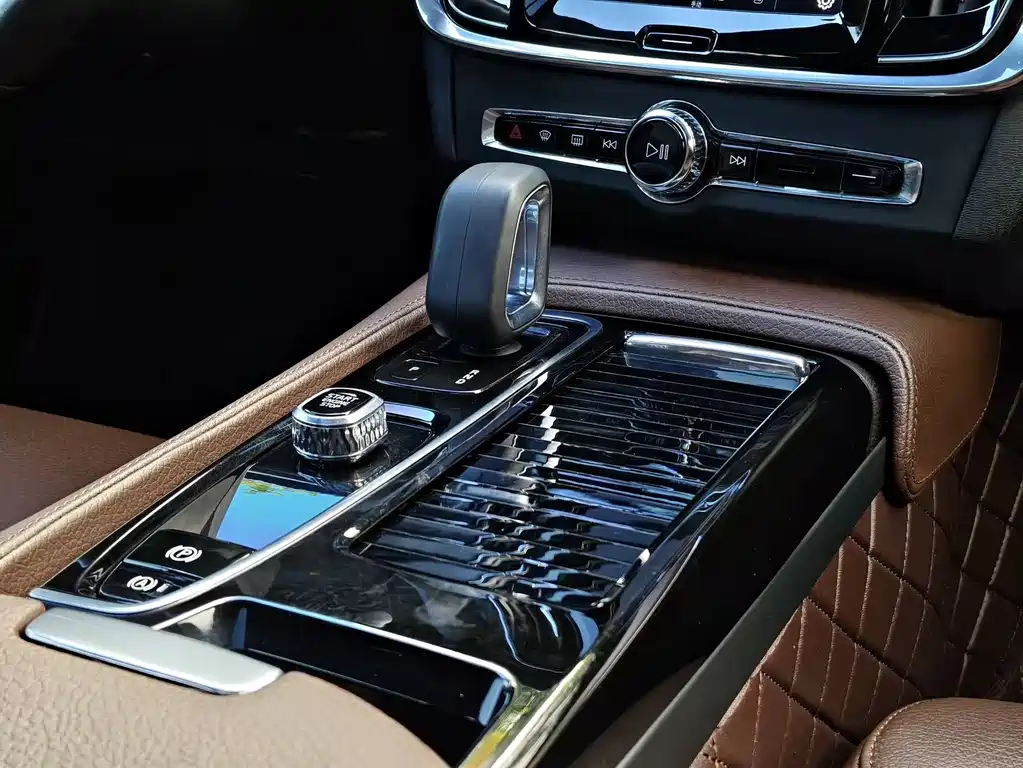Volvo S90 PHEV 2021 — фото 13
