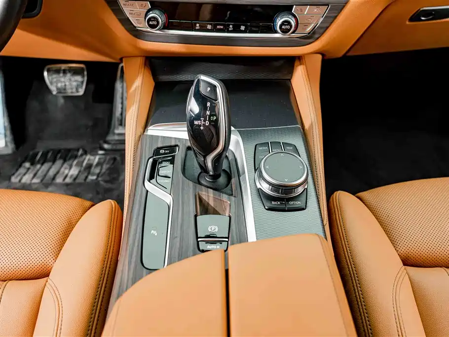 BMW 5 Series 2023 — фото 12