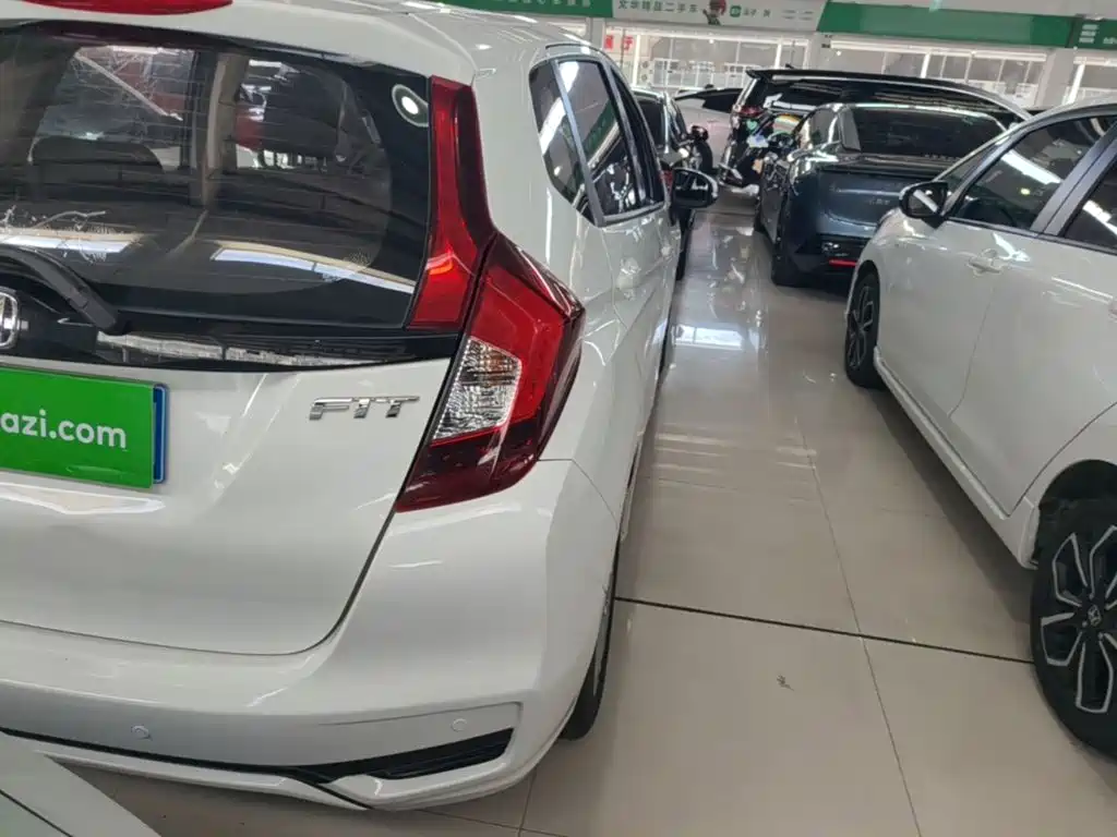 Honda Fit 2018 — фото 8