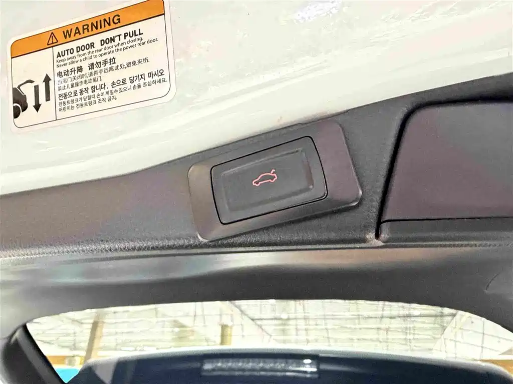 Toyota RAV4 2023 — фото 18