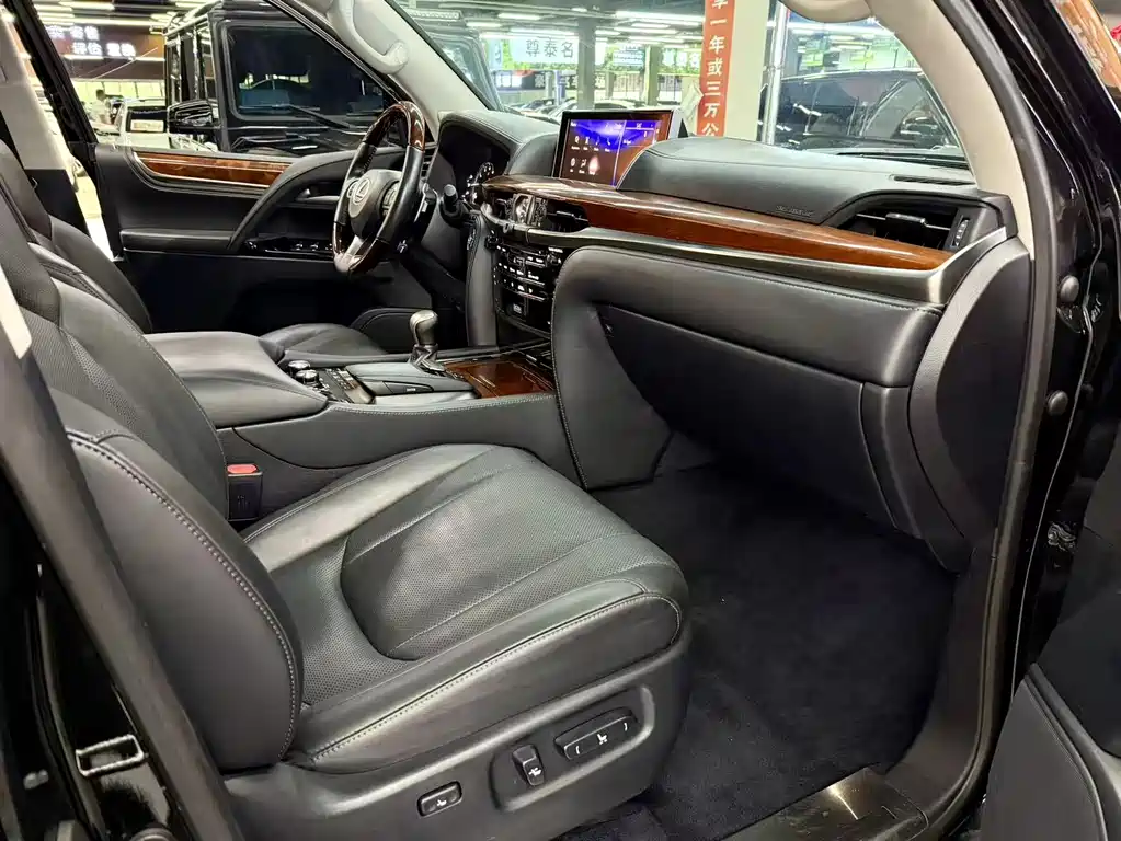 Lexus LX 2016 — фото 14