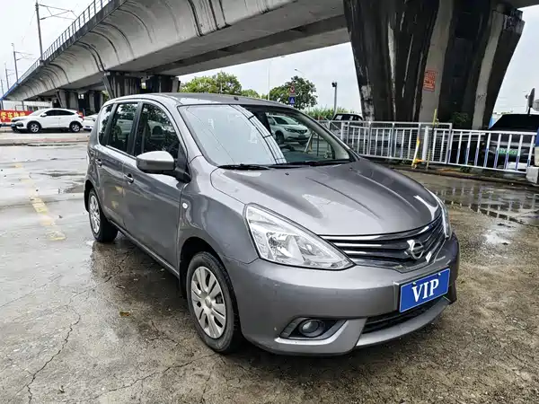 Nissan Livina 2015