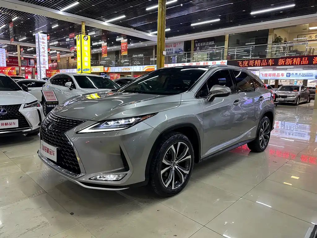 Lexus RX 2020 — фото 1