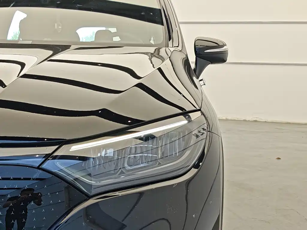 Mercedes-Benz EQE SUV 2025