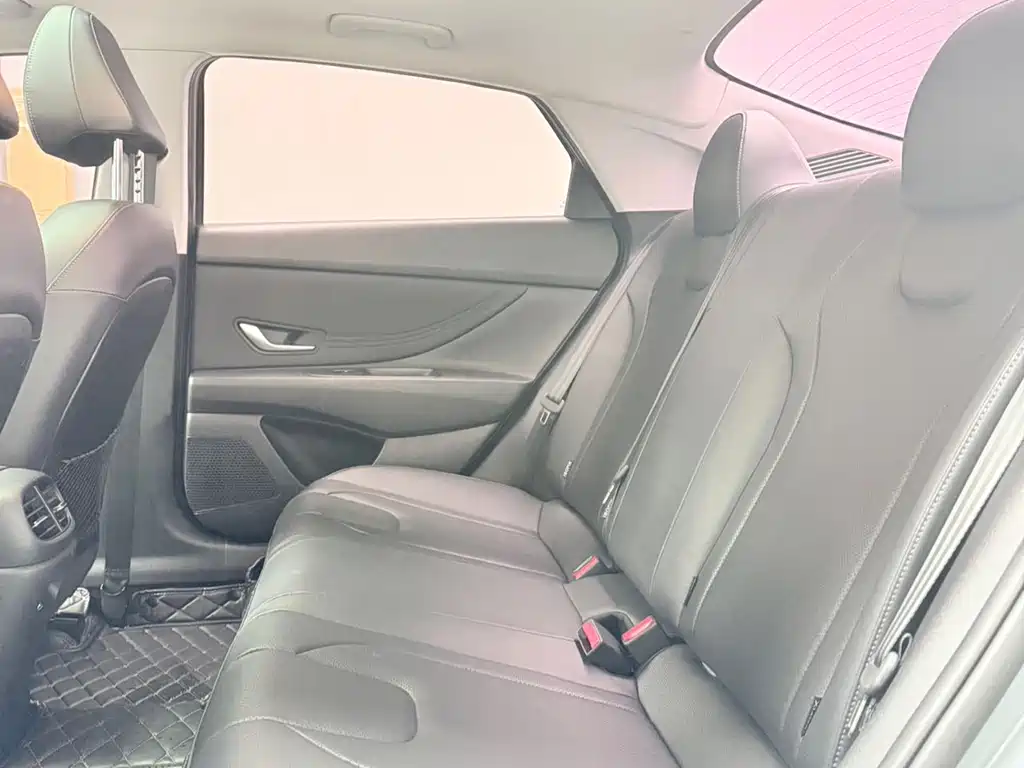 Hyundai Elantra 2023 — фото 15