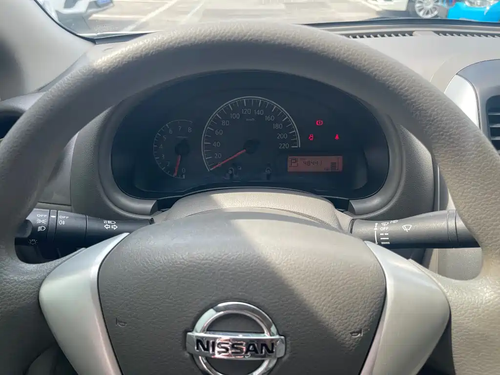 Nissan Sunny 2014 — фото 11