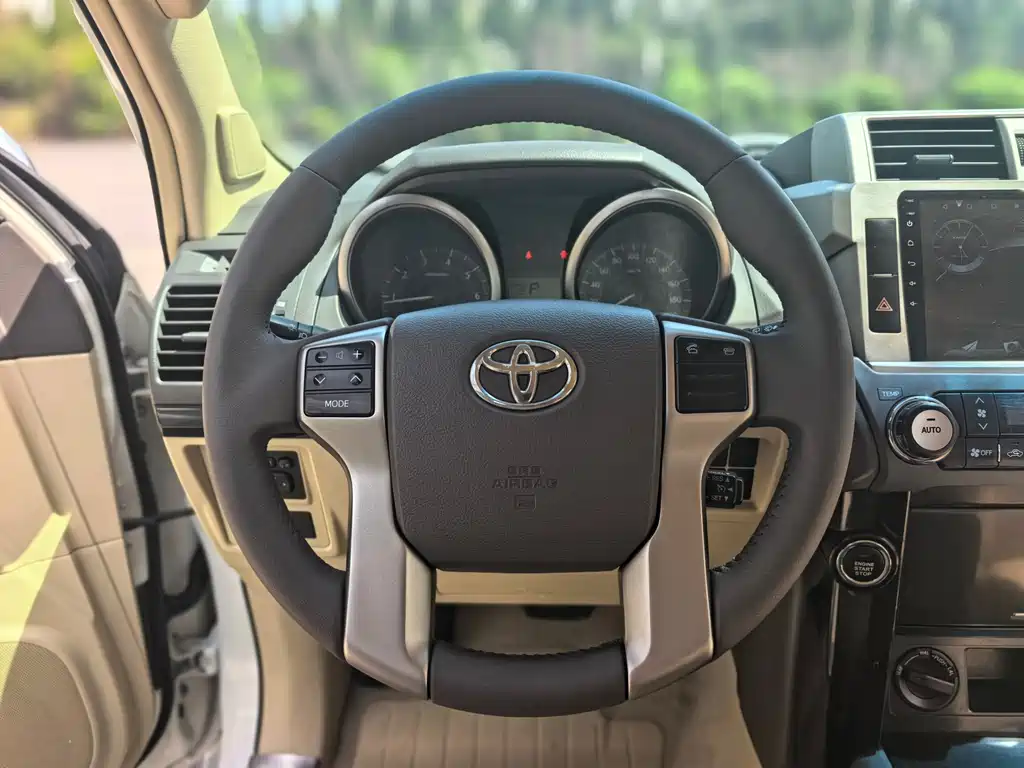Toyota Prado 2015 — фото 14