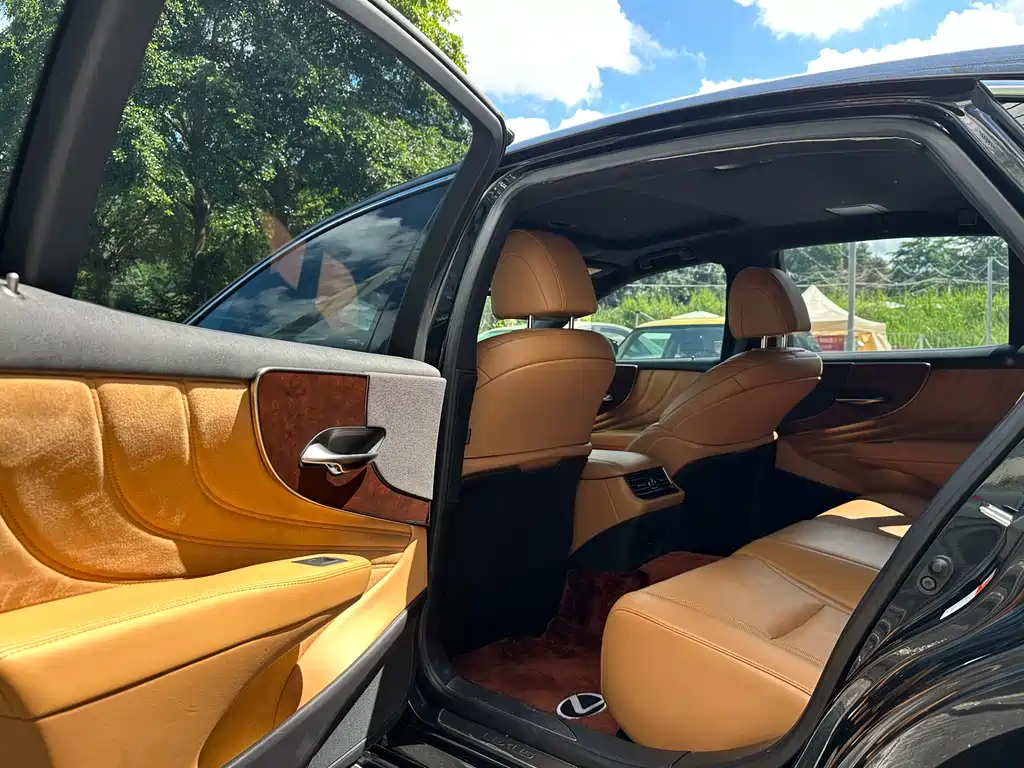 Lexus LS 2021