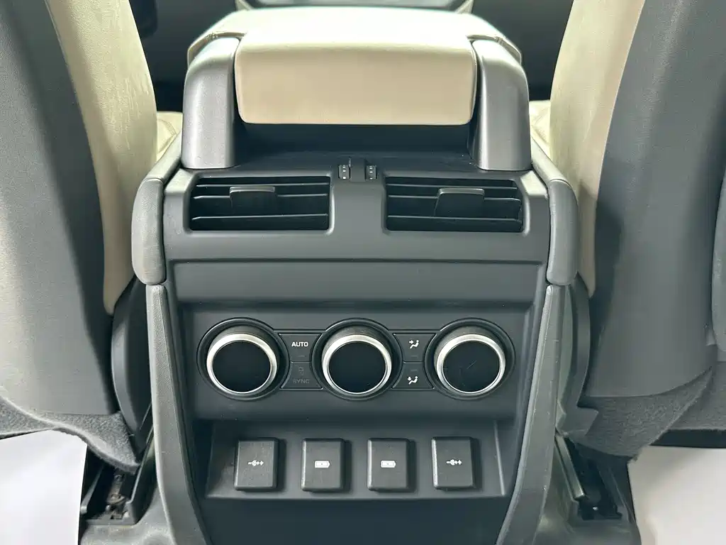 Land Rover Defender 2021 — фото 13